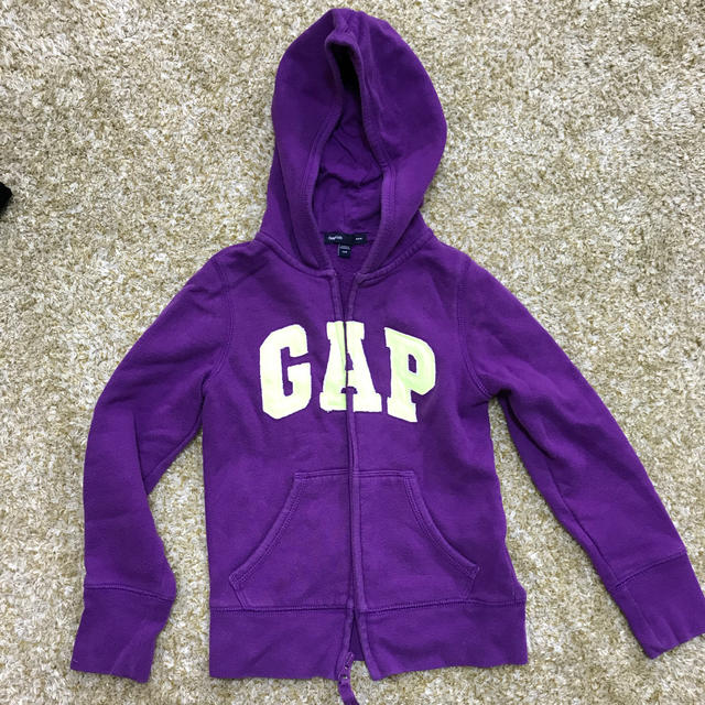 GAP Kids(ギャップキッズ)のGAPのキッズパーカー　120 キッズ/ベビー/マタニティのキッズ服女の子用(90cm~)(ジャケット/上着)の商品写真