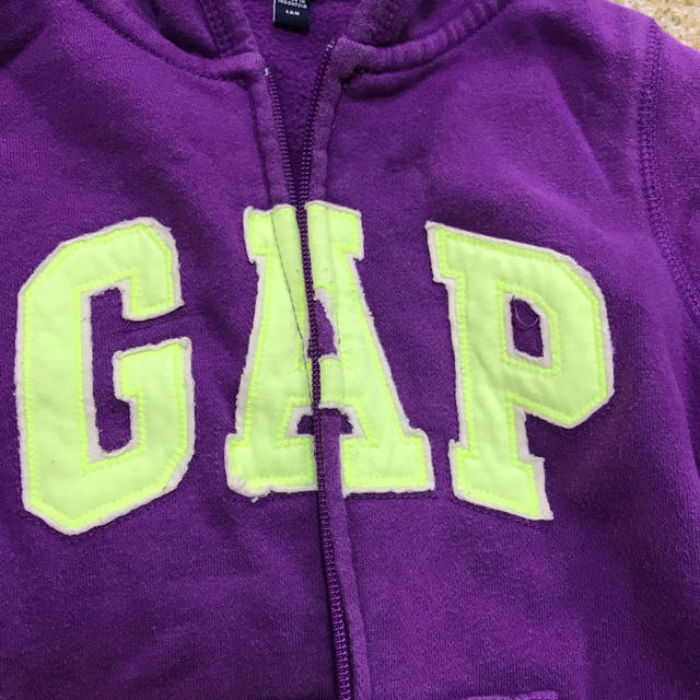 GAP Kids(ギャップキッズ)のGAPのキッズパーカー　120 キッズ/ベビー/マタニティのキッズ服女の子用(90cm~)(ジャケット/上着)の商品写真