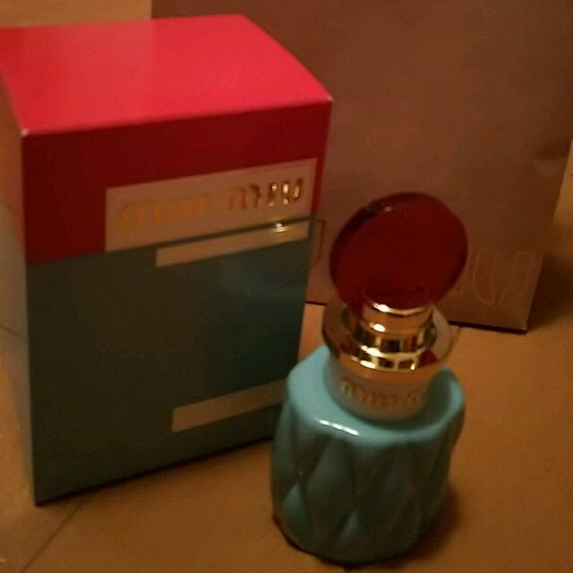 miumiu(ミュウミュウ)のmiumiu 香水30ml コスメ/美容の香水(香水(女性用))の商品写真