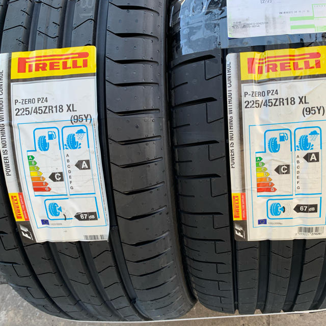 自動車/バイクPIRELLI P-ZERO PZ4 225/45 R18 XL(95Y)