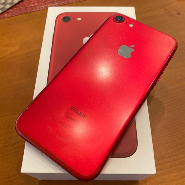 iPhone(アイフォーン)の【値下げ】iPhone 7 Red 128 GB SIMフリー スマホ/家電/カメラのスマートフォン/携帯電話(スマートフォン本体)の商品写真