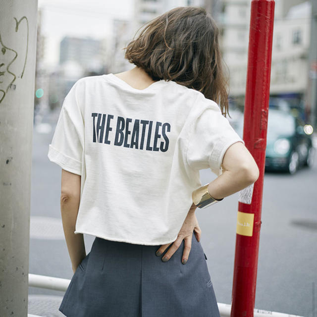 Ameri VINTAGE(アメリヴィンテージ)の【AMERI】THE BEATLES CUT OFF TEE （ホワイト） レディースのトップス(Tシャツ(半袖/袖なし))の商品写真