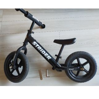 ストライダ(STRIDA)のストライダー スポーツモデル ( ブラック ) STRIDER(三輪車/乗り物)