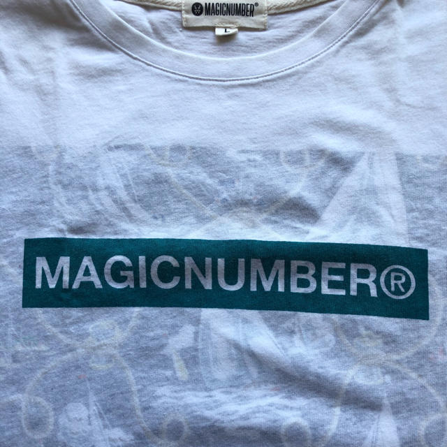 MAGIC NUMBER(マジックナンバー)のmagic numberの半袖Tシャツ メンズのトップス(Tシャツ/カットソー(半袖/袖なし))の商品写真