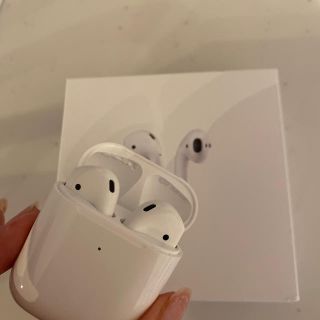 アップル(Apple)の【AirPods】売約済み【 今年購入 】(ヘッドフォン/イヤフォン)