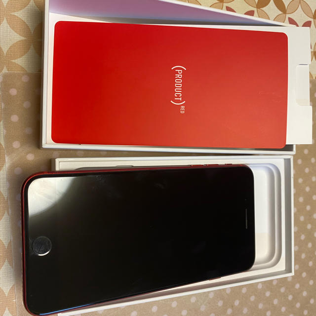 女の子向けプレゼント集結 8 iPhone - Apple Plus auSIMフリーバッテリー90% 64GB RED スマートフォン本体