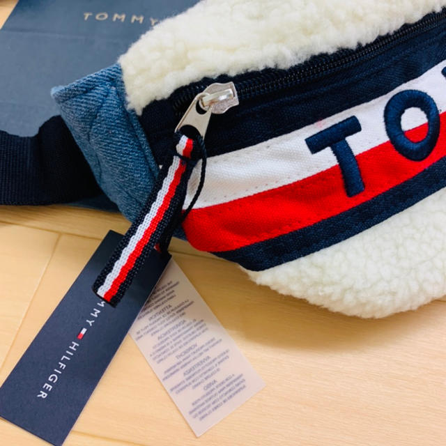 TOMMY HILFIGER(トミーヒルフィガー)の★Tommy Hilfiger US限定発売のフワモコ×デニム生地ウエストバッグ メンズのバッグ(ウエストポーチ)の商品写真