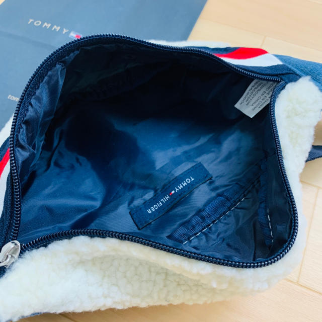 TOMMY HILFIGER(トミーヒルフィガー)の★Tommy Hilfiger US限定発売のフワモコ×デニム生地ウエストバッグ メンズのバッグ(ウエストポーチ)の商品写真