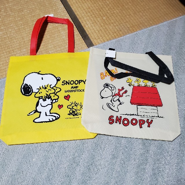 SNOOPY(スヌーピー)のスヌーピー不織布トートバッグ４枚セット新品 レディースのバッグ(トートバッグ)の商品写真