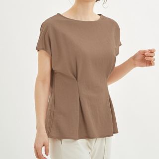 ジーユー(GU)のGU ウエストタックプルオーバー　ユニクロ　ザラH&M(シャツ/ブラウス(半袖/袖なし))