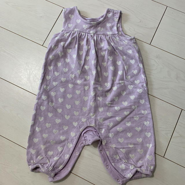 babyGAP(ベビーギャップ)のハート柄サロペット キッズ/ベビー/マタニティのベビー服(~85cm)(ロンパース)の商品写真