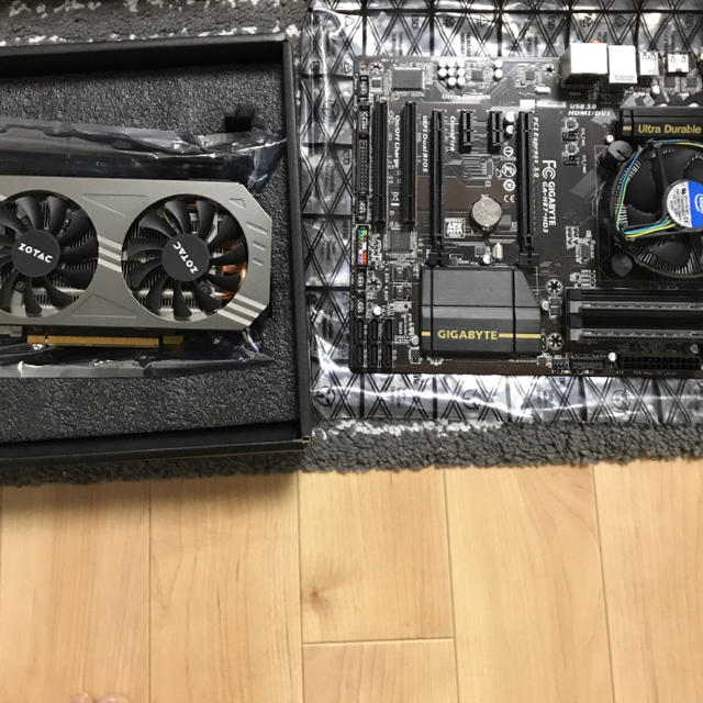 PCパーツ マザーボード、cpu、メモリ8GB グラフィックボードセットの