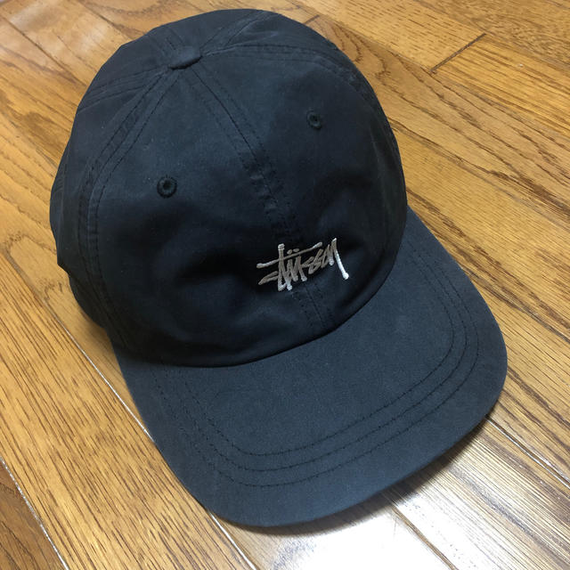 STUSSY(ステューシー)のstussy ブラック　キャップ レディースの帽子(キャップ)の商品写真