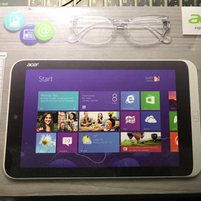 acer  Iconia W3