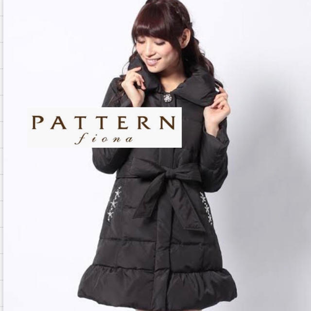 PATTERN fiona(パターンフィオナ)のパターンフィオナ♡ポケットビジューダウンコート黒 レディースのジャケット/アウター(ダウンコート)の商品写真