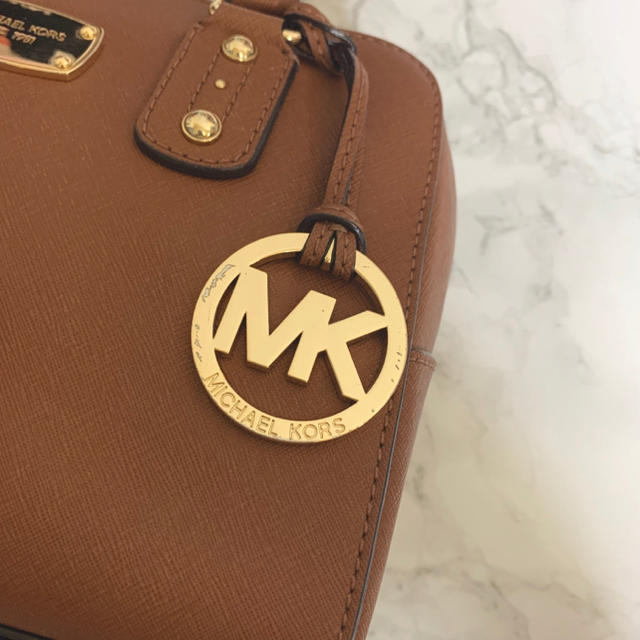 Michael Kors(マイケルコース)のMICHAEL KORS ハンドバッグ2WAY      【最終値下げ中！】 レディースのバッグ(ハンドバッグ)の商品写真