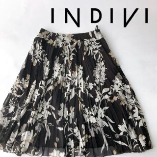 インディヴィ(INDIVI)の【大人可愛い！】INDIVI 花柄プリーツスカート　ミモレ丈　ボタニカル柄(ロングスカート)