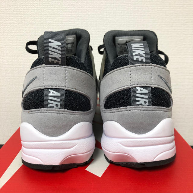 NIKE(ナイキ)のNIKE AIR HUARACHE LIGHT ハラチ 28.0㎝ メンズの靴/シューズ(スニーカー)の商品写真