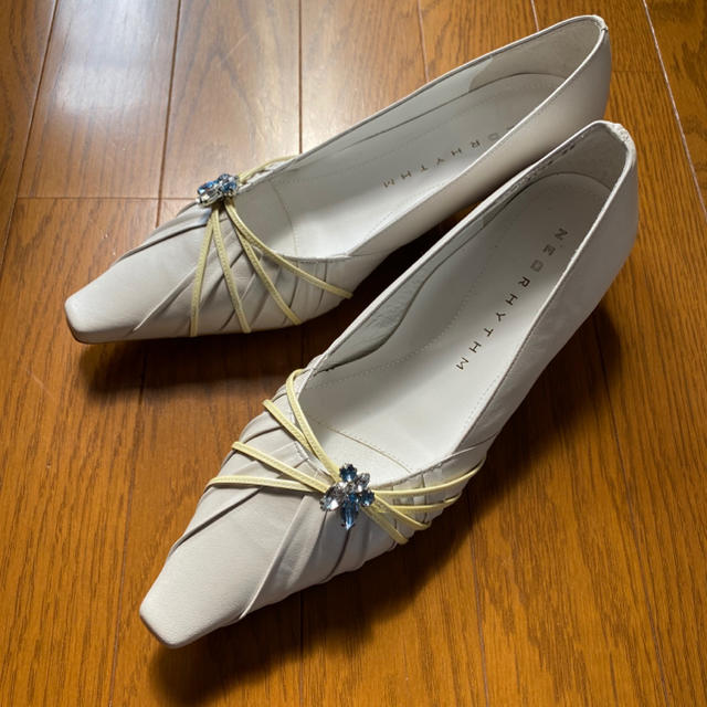 銀座ワシントン(ギンザワシントン)の銀座ワシントン　白　パンプス　25cm レディースの靴/シューズ(ハイヒール/パンプス)の商品写真