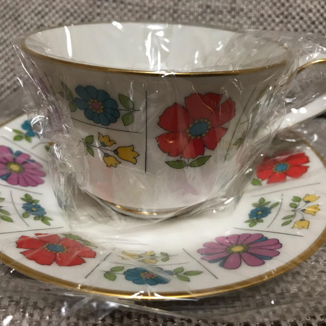 Noritake(ノリタケ)のノリタケ  アイボリーチャイナ 花柄　カップ＆ソーサー　昭和レトロ  ポップ エンタメ/ホビーの美術品/アンティーク(陶芸)の商品写真