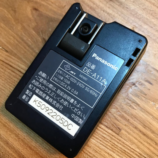 Panasonic(パナソニック)のPanasonic バッテリー充電器　DE-A11A スマホ/家電/カメラのスマートフォン/携帯電話(バッテリー/充電器)の商品写真