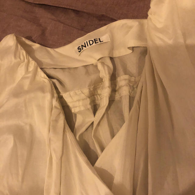 SNIDEL(スナイデル)のSNIDEL ドロストペプラムブラウス レディースのトップス(シャツ/ブラウス(半袖/袖なし))の商品写真