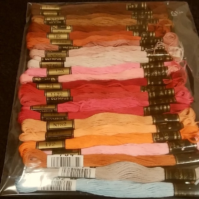 OLYMPUS(オリンパス)のオリンパス刺繍糸　25本 ハンドメイドの素材/材料(生地/糸)の商品写真