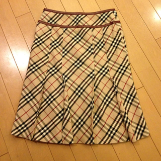 バーバリー(BURBERRY)のバーバリーブルーレーベルのスカート36(ひざ丈スカート)
