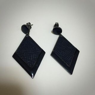 リップサービス(LIP SERVICE)のブラック×レザーピアス(ピアス)