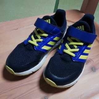 アディダス(adidas)のアディダス　スニーカー（子供用）21.5cm(スニーカー)