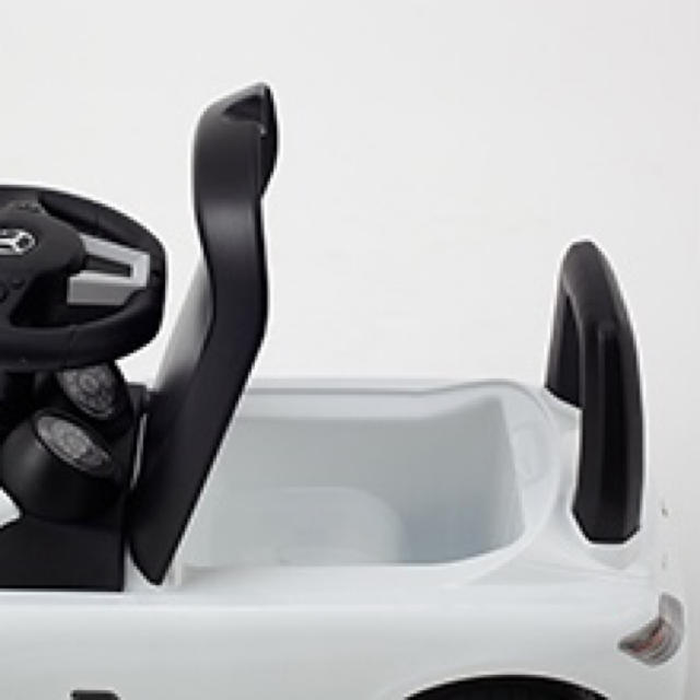 【美品】乗用　メルセデスベンツ　SLS AMG　ホワイト エンタメ/ホビーのテーブルゲーム/ホビー(三輪車/乗り物)の商品写真