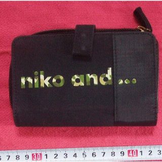 ニコアンド(niko and...)の訳あり長期倉庫在庫新古品♪《niko and.../ニコアンド》二つ折りカード入(パスケース/IDカードホルダー)