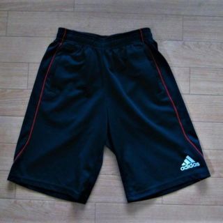 アディダス(adidas)のアディダス）紺（１４０）トレーニング・ハーフパンツ☆美品(パンツ/スパッツ)