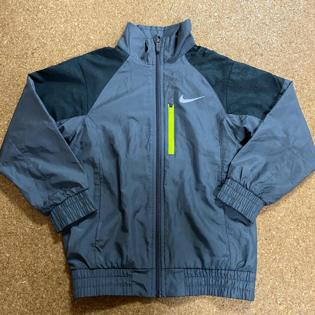 NIKE(ナイキ)の【美品】NIKE ジャンパー　XS 130 キッズ/ベビー/マタニティのキッズ服男の子用(90cm~)(ジャケット/上着)の商品写真