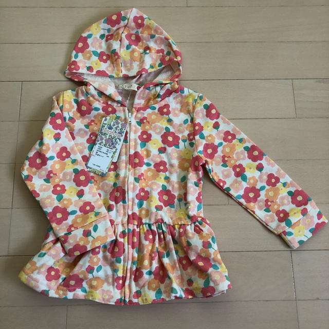 futafuta(フタフタ)のfutafutaパーカー＊新品＊95サイズ キッズ/ベビー/マタニティのキッズ服女の子用(90cm~)(ジャケット/上着)の商品写真