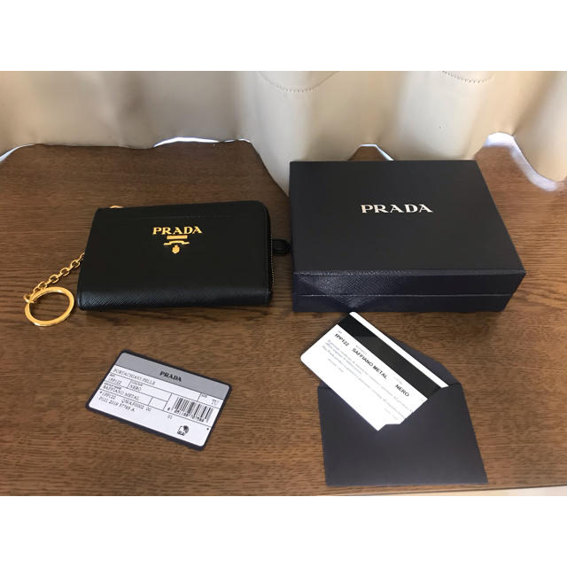 PRADA キーチェーン付きコインケース