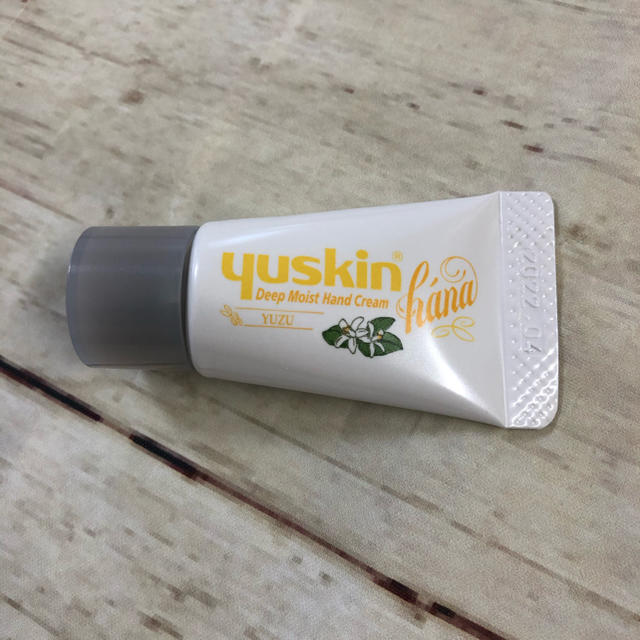 Yuskin(ユースキン)のユースキン ハナ ハンドクリーム ユズa コスメ/美容のボディケア(ハンドクリーム)の商品写真