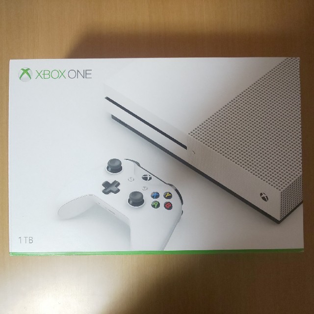 Xbox(エックスボックス)のxbox one s(本体＋コントローラ＋電源ケーブル) エンタメ/ホビーのゲームソフト/ゲーム機本体(家庭用ゲーム機本体)の商品写真