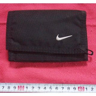 ナイキ(NIKE)のRe:newさま専用《ナイキ NIKE》黒の三つ折り程度良好ウォレット(財布)(折り財布)