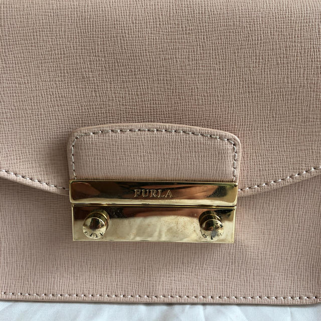 Furla(フルラ)の FURLA メトロポリス　ピンクベージュ レディースのバッグ(ショルダーバッグ)の商品写真