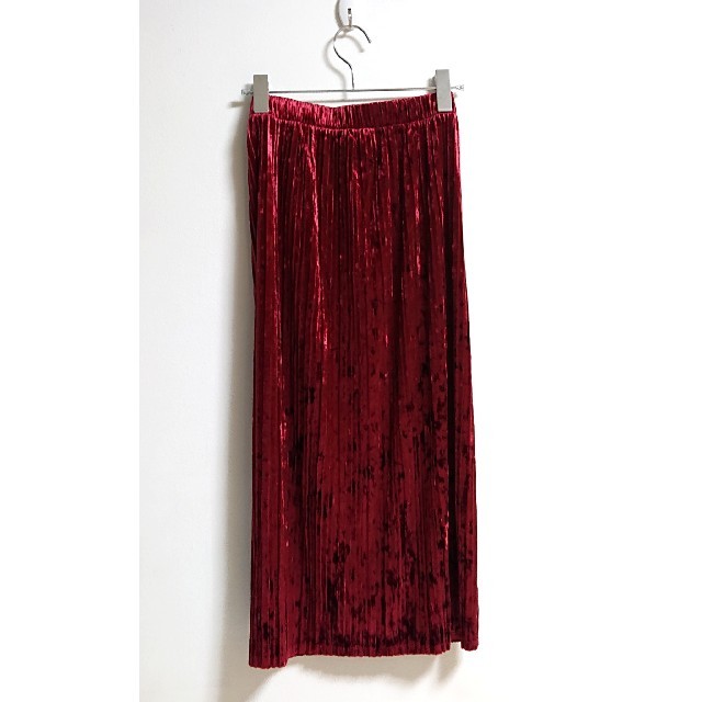 GU(ジーユー)のベロアロングスカート プリーツスカート GU ワインレッド レディースのスカート(ロングスカート)の商品写真