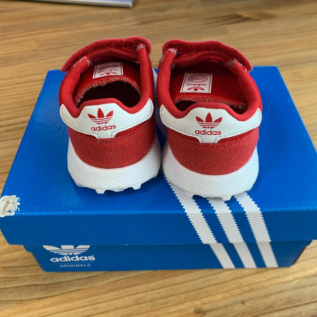 adidas(アディダス)のadidas FOREST GROVE！！ キッズ/ベビー/マタニティのベビー靴/シューズ(~14cm)(スニーカー)の商品写真