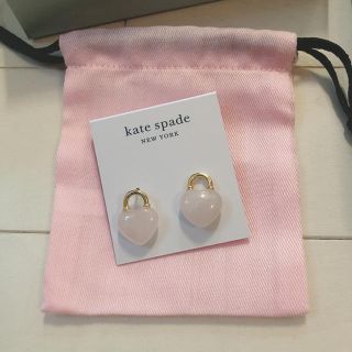 ケイトスペードニューヨーク(kate spade new york)のギフトに！【新品未使用】ケイトスペード　ローズクォーツハートピアス(ピアス(両耳用))