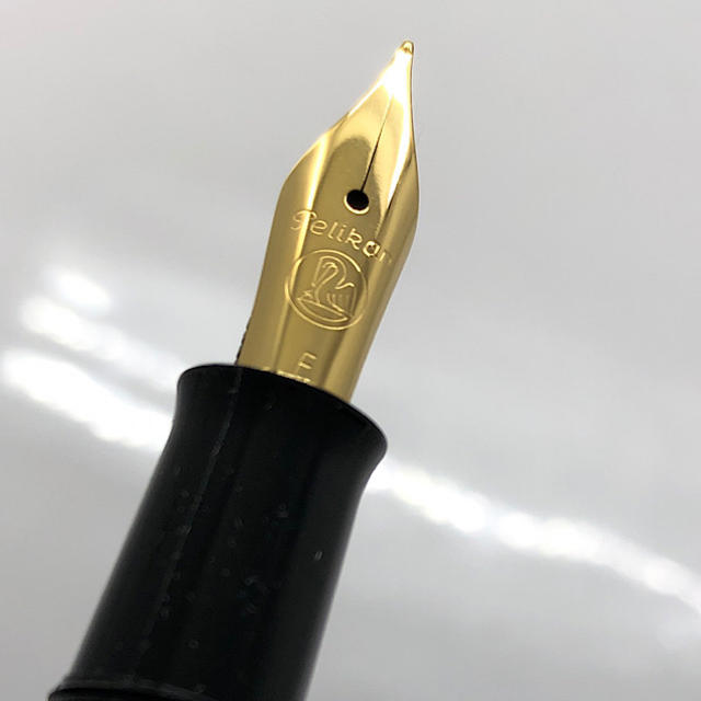 Pelikan(ペリカン)の新品　Pelikan万年筆M200マーブルグリーン インテリア/住まい/日用品の文房具(ペン/マーカー)の商品写真