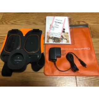 シックスパッド(SIXPAD)のSIXPAD arm belt 美品 本体 保証書付(トレーニング用品)