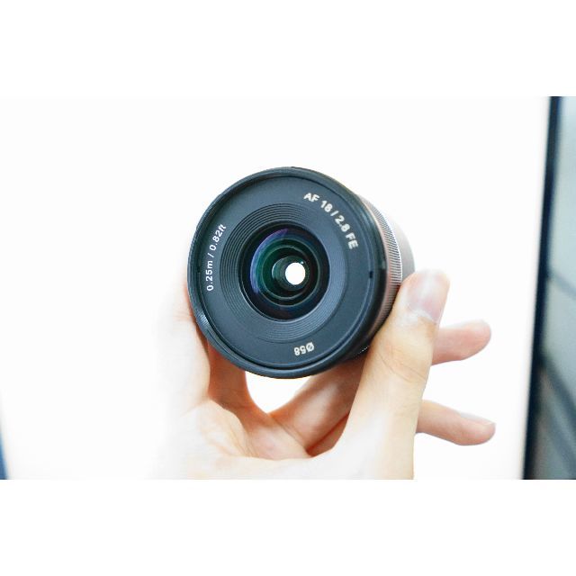 保証あり　samyang AF18mm f2.8 FE　sony αEマウント スマホ/家電/カメラのカメラ(レンズ(単焦点))の商品写真