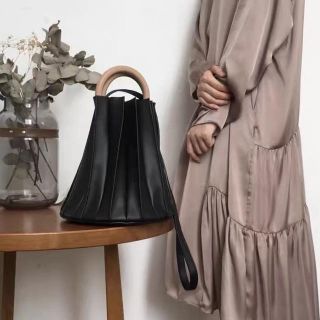 エンフォルド(ENFOLD)のPLEATS BUCKET BAG リングハンドルプリーツバケット(ショルダーバッグ)