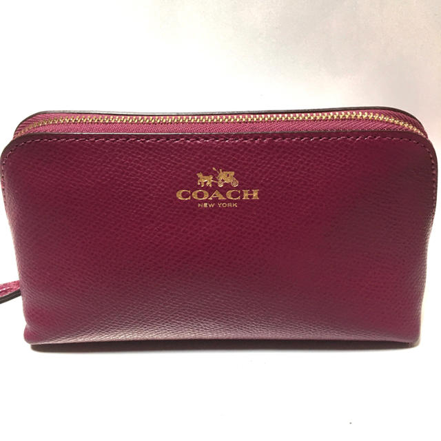 COACH(コーチ)の未使用　コーチ　化粧ポーチ　赤紫 レディースのファッション小物(ポーチ)の商品写真