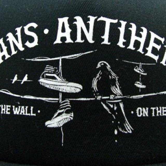 VANS(ヴァンズ)の新品 VANS ANTIHERO バンズ×アンタイヒーロー コラボメッシュCAP メンズの帽子(キャップ)の商品写真