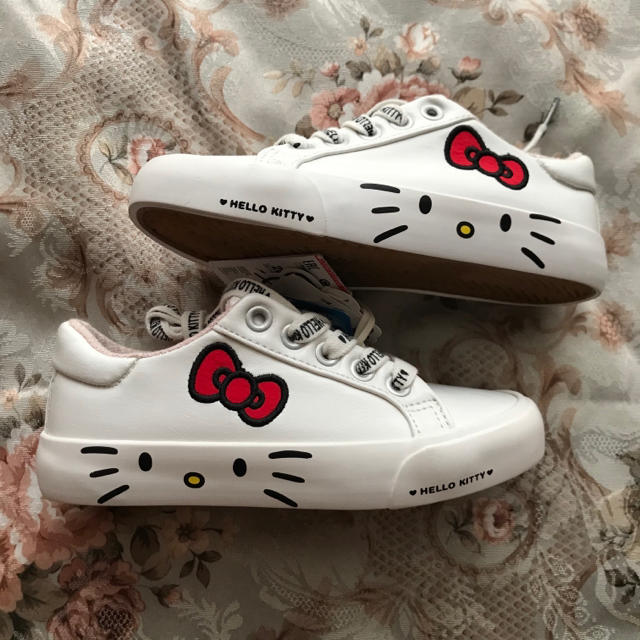 Zara Kids 新品 Zara Kitty ハローキティ ザラ キッズ スニーカー 靴の通販 By Amiria S Shop ザラキッズならラクマ